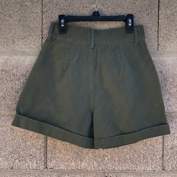 Olive green shorts SIZE: XS - Picture 2 of 4
